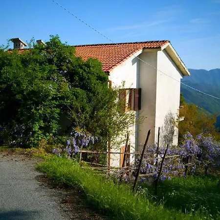 In Caregli Mit Garten Und Grill Holiday home *